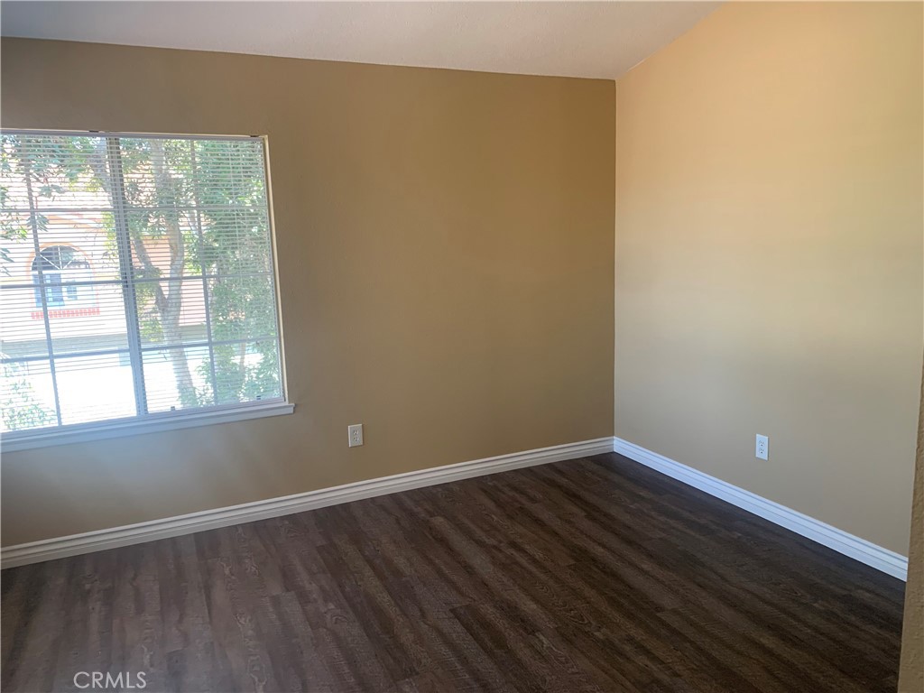 19 Giovanni Aisle 354