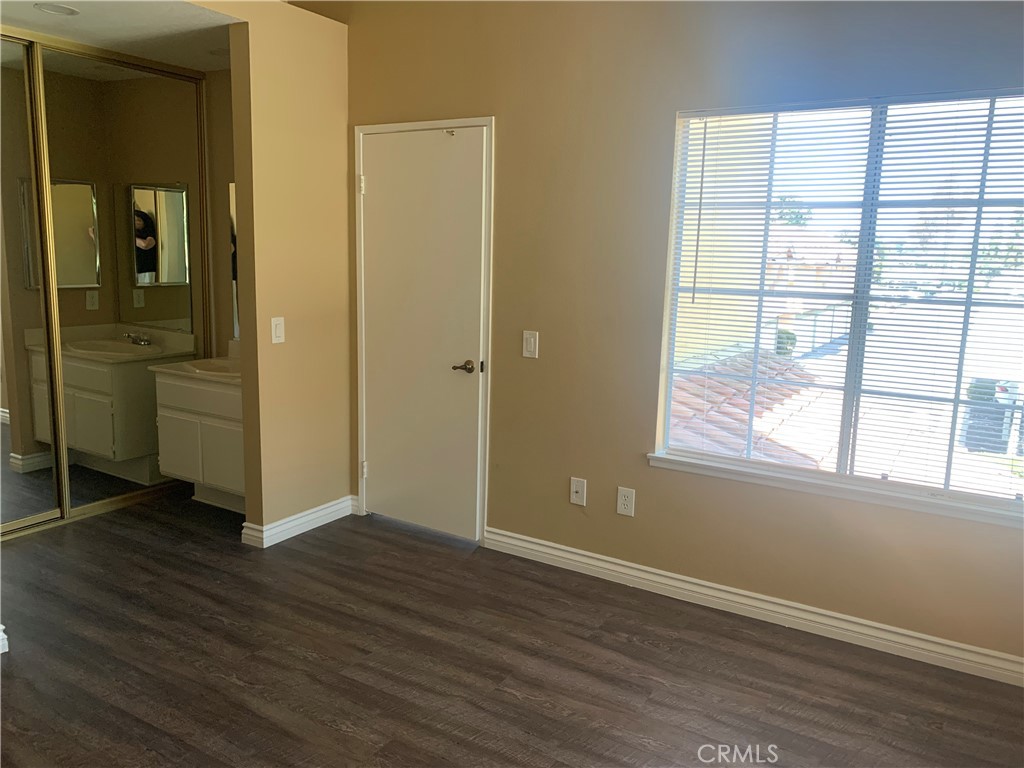 19 Giovanni Aisle 354