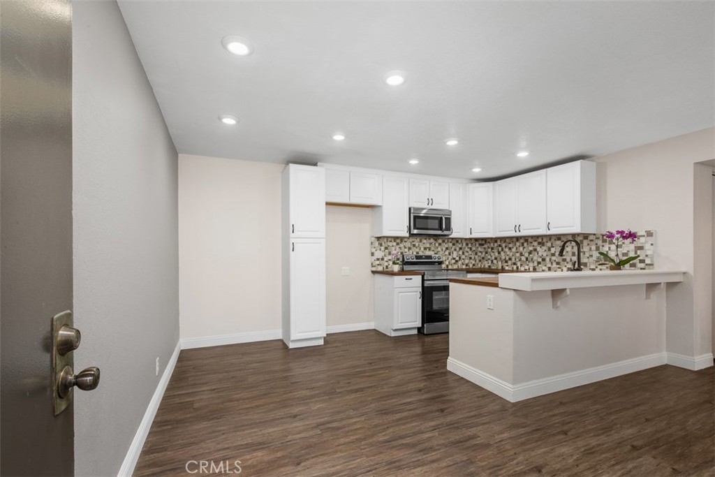 21961 Rimhurst Drive 195H