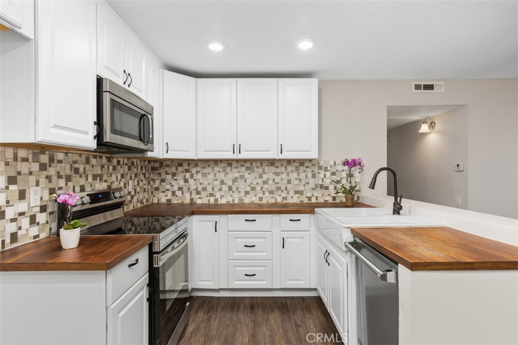 21961 Rimhurst Drive 195H