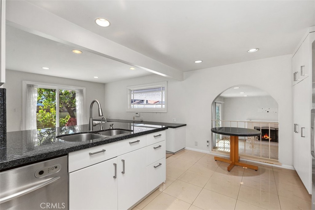 9882 Vicksburg Drive