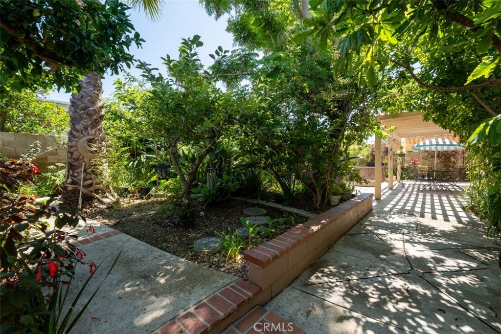 20392 Mooncrest Circle