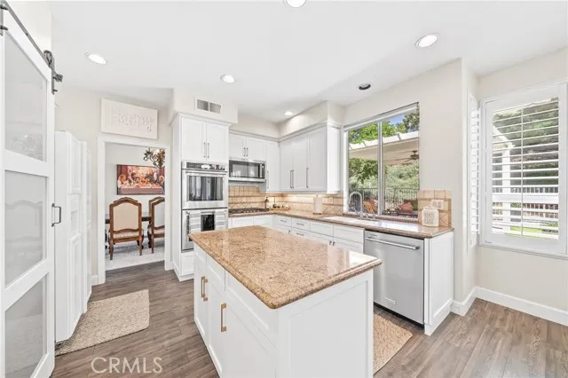 22622 White Oaks