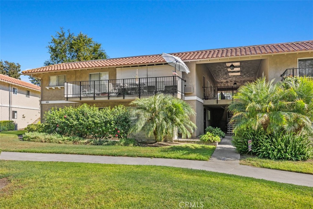 2250 Via Mariposa E B