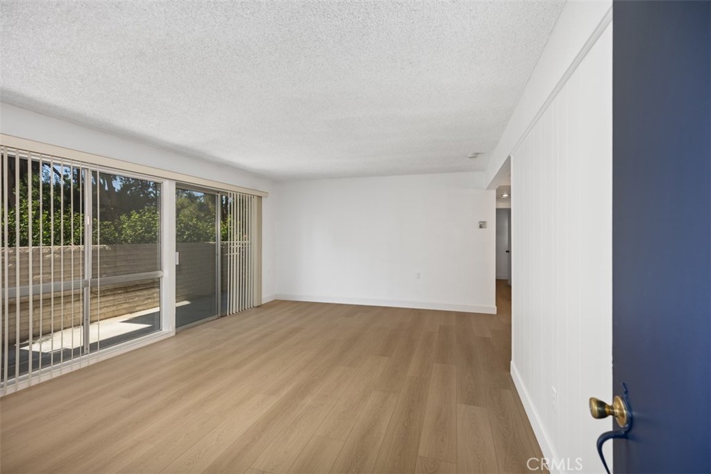 2250 Via Mariposa E B