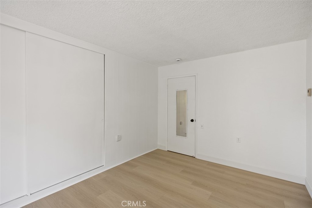 2250 Via Mariposa E B