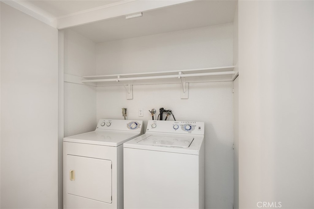 2250 Via Mariposa E B