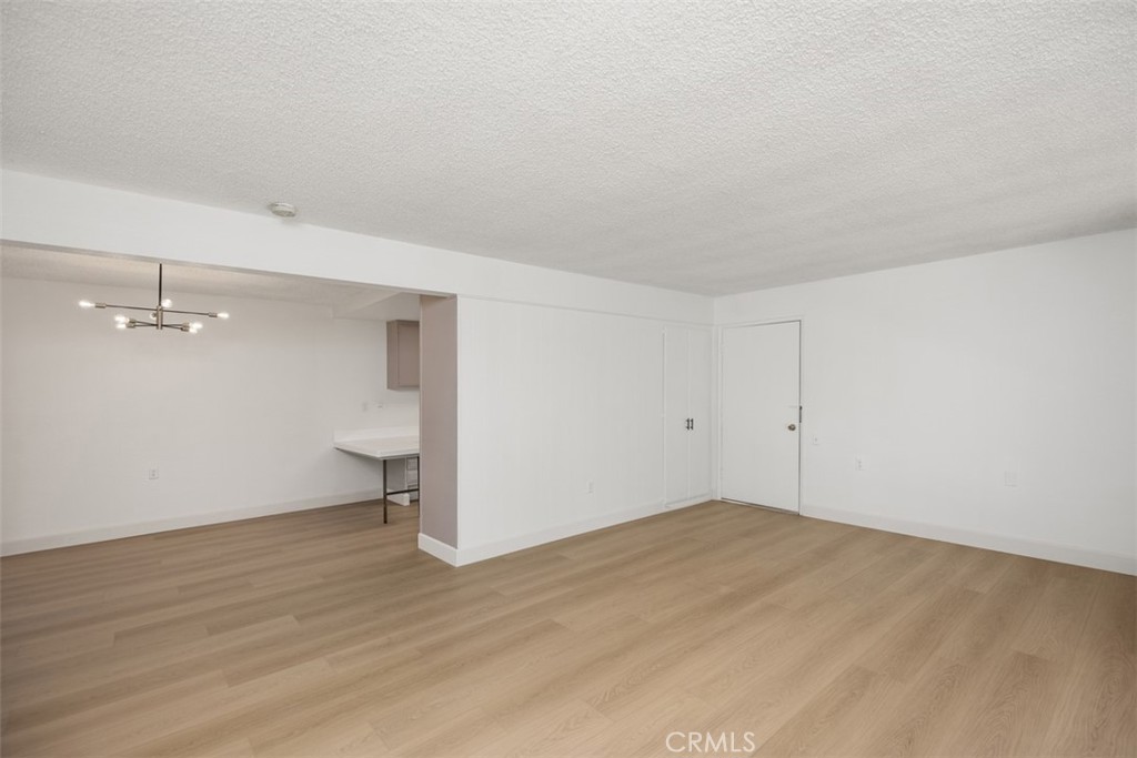 2250 Via Mariposa E B