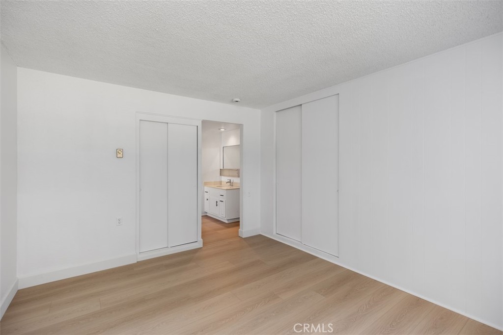 2250 Via Mariposa E B