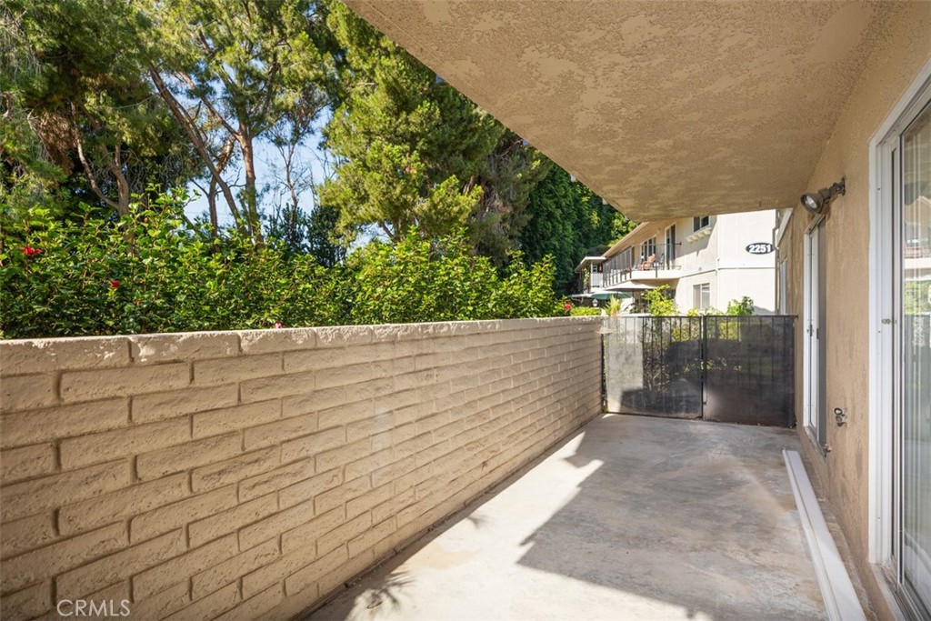 2250 Via Mariposa E B