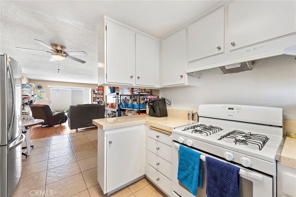 2025 Oxford Avenue 5