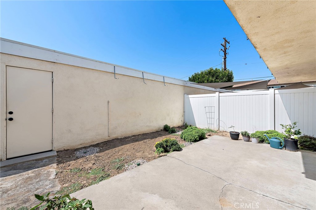 2025 Oxford Avenue 5