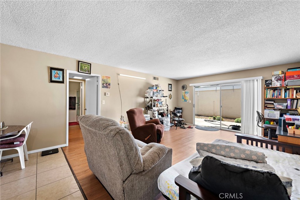 2025 Oxford Avenue 5