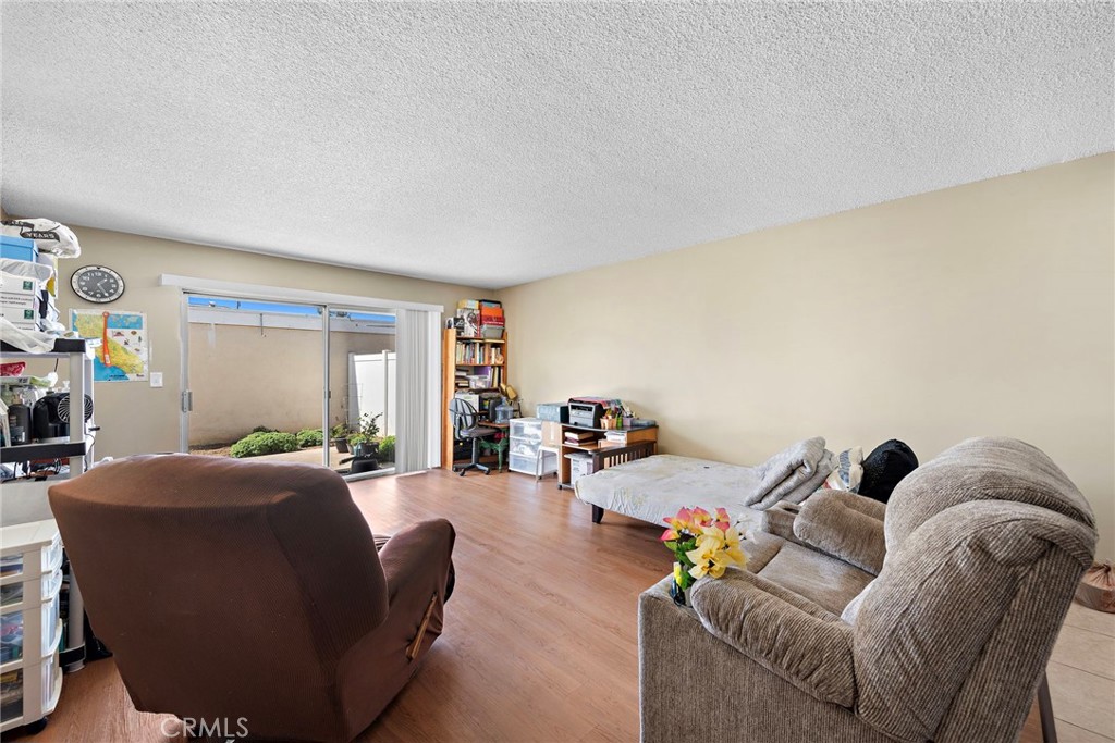 2025 Oxford Avenue 5