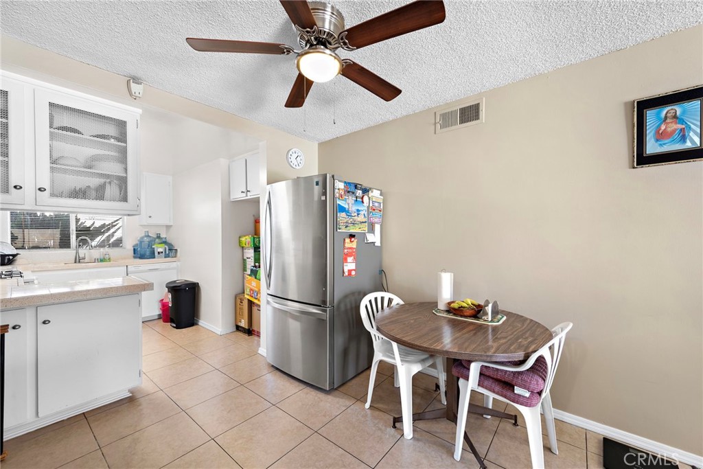 2025 Oxford Avenue 5