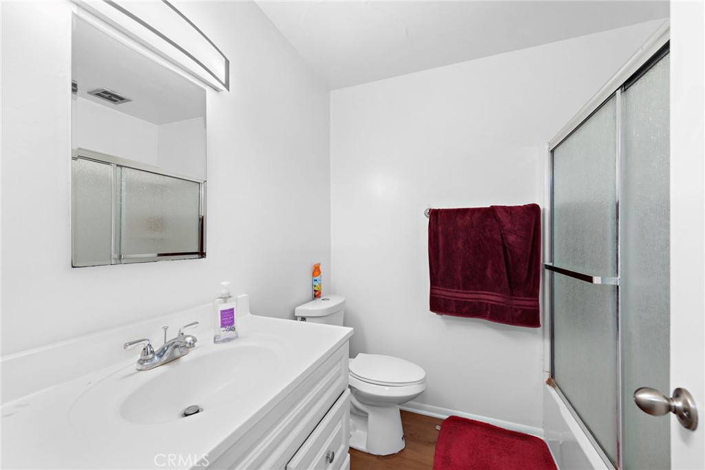 2025 Oxford Avenue 5