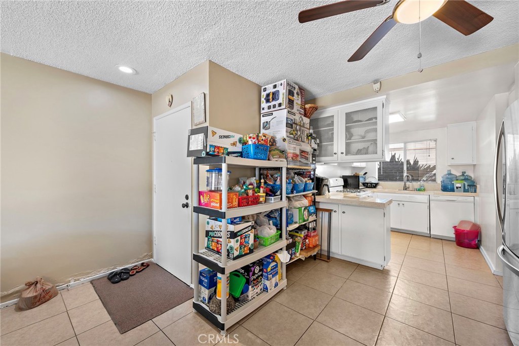 2025 Oxford Avenue 5