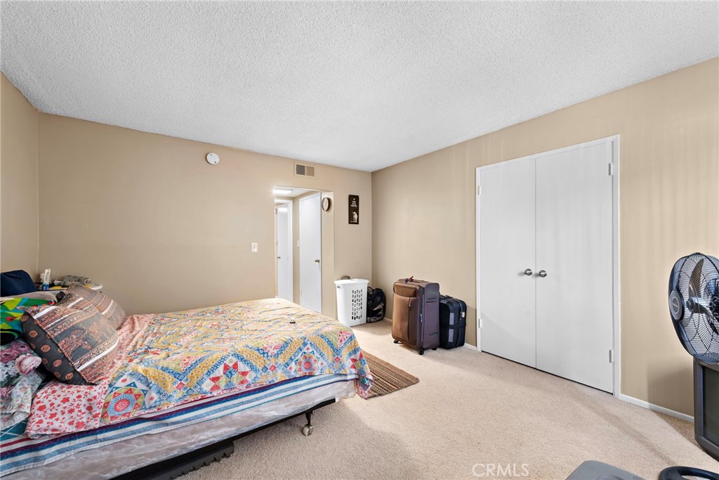 2025 Oxford Avenue 5