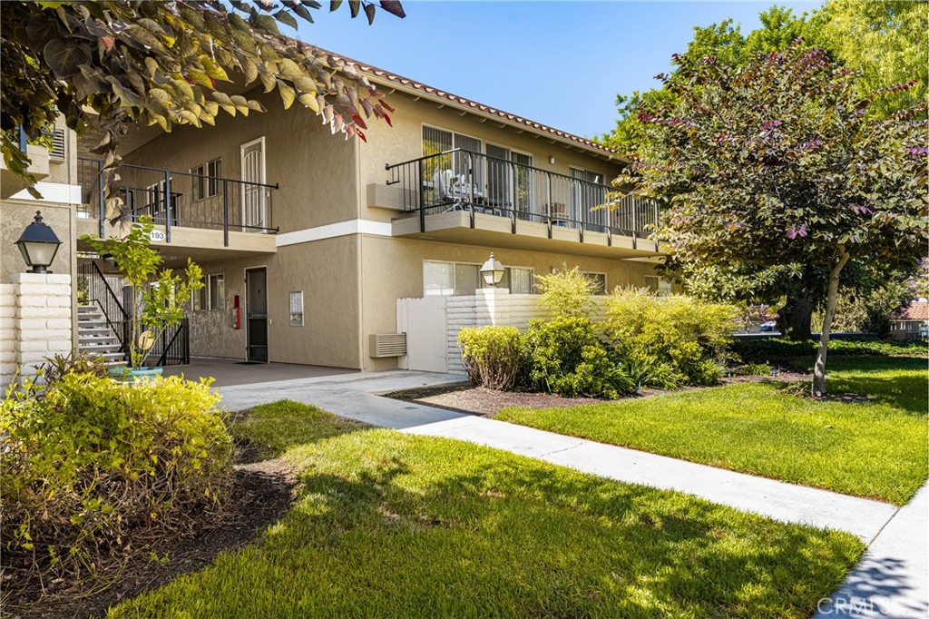 2193 Via Mariposa E O