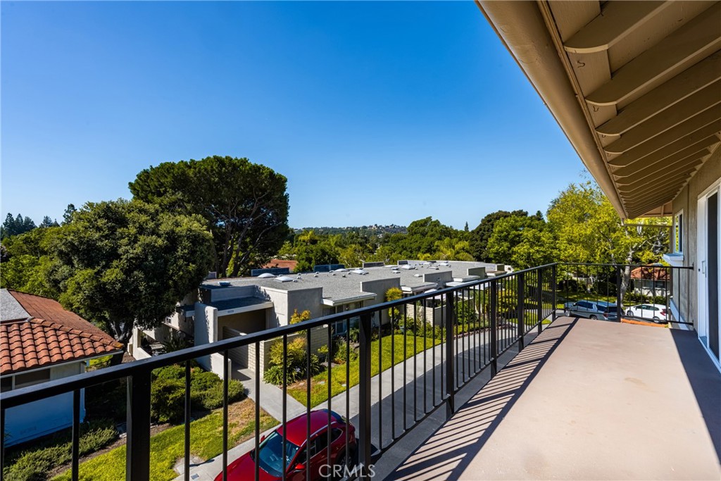 2193 Via Mariposa E O