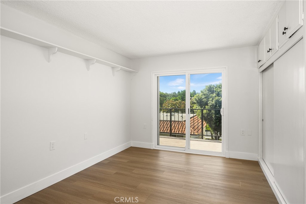 2193 Via Mariposa E O