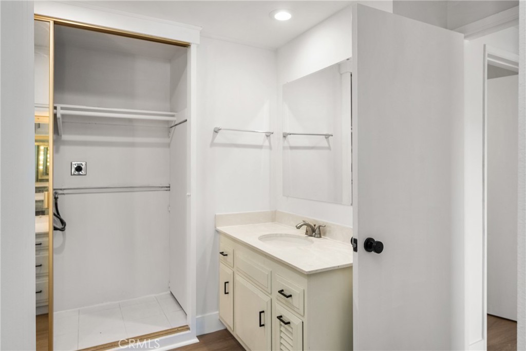 2193 Via Mariposa E O