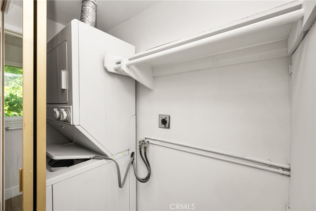 2193 Via Mariposa E O