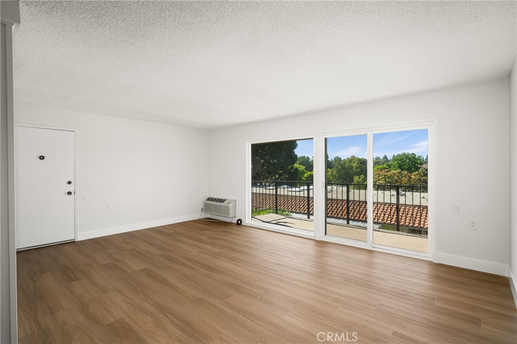 2193 Via Mariposa E O