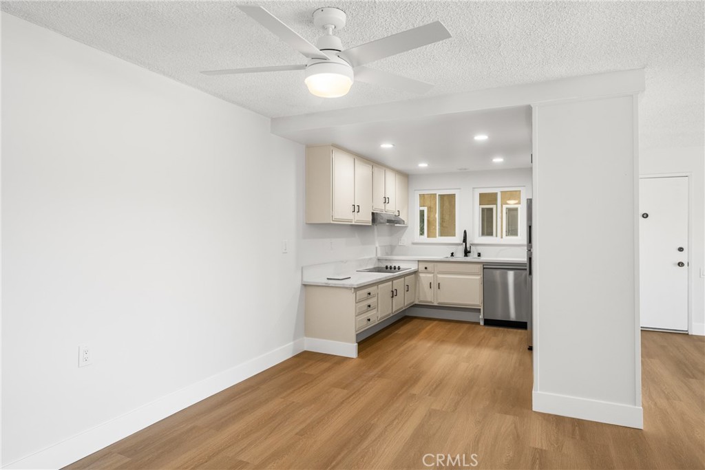 2193 Via Mariposa E O