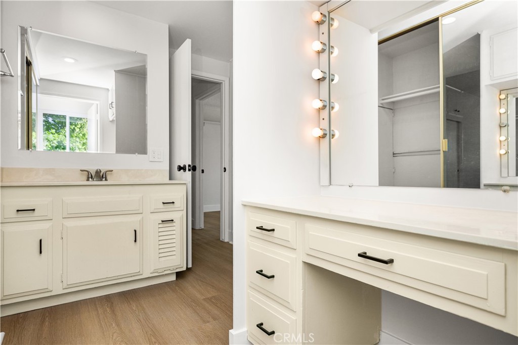 2193 Via Mariposa E O