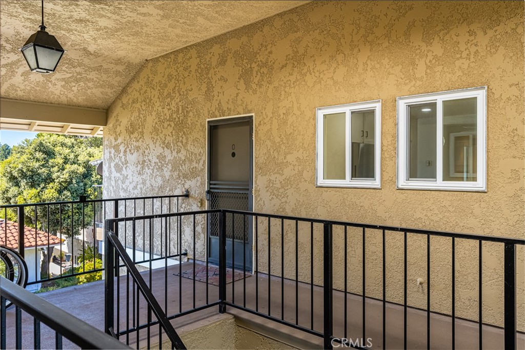 2193 Via Mariposa E O