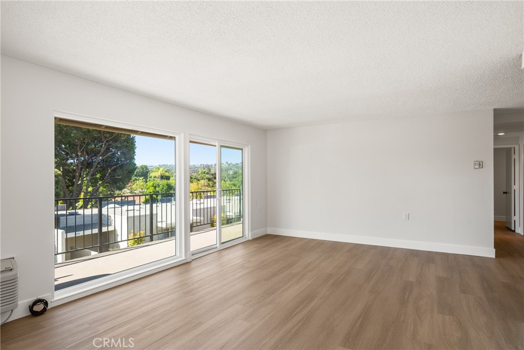 2193 Via Mariposa E O