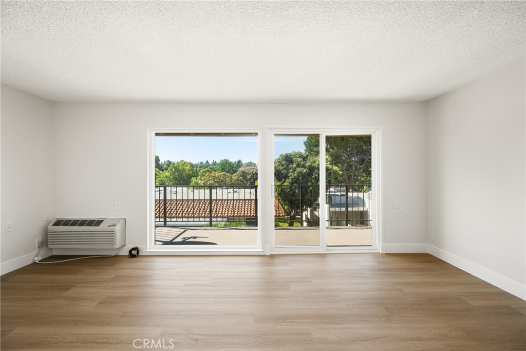 2193 Via Mariposa E O