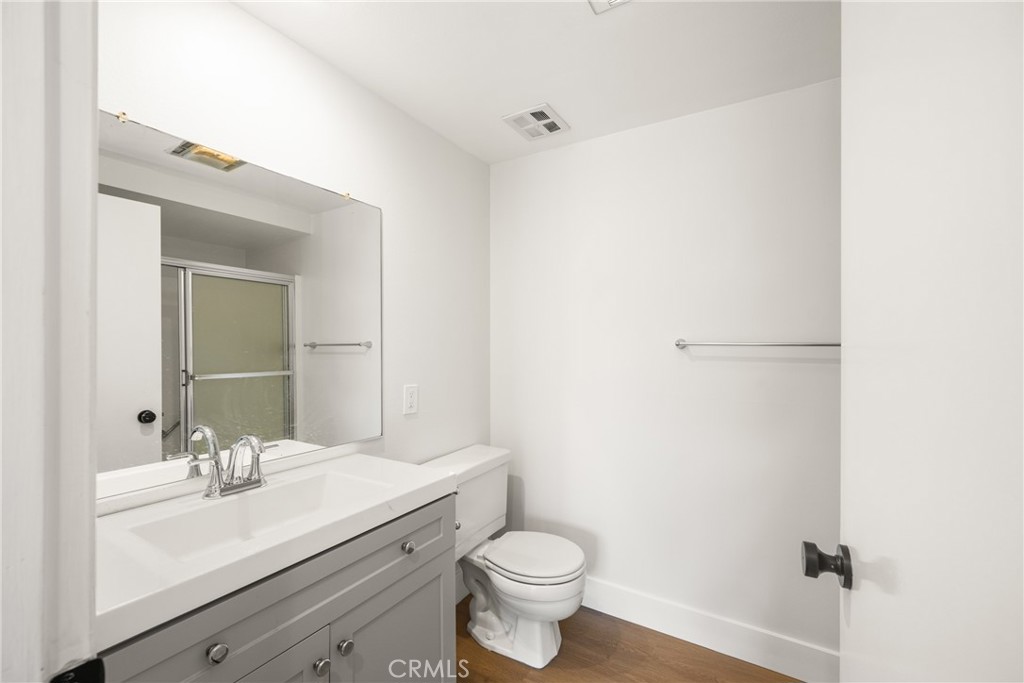 2193 Via Mariposa E O