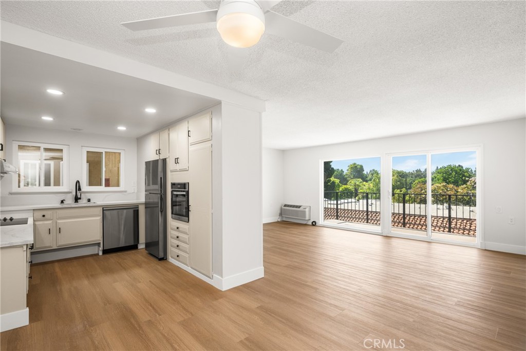 2193 Via Mariposa E O