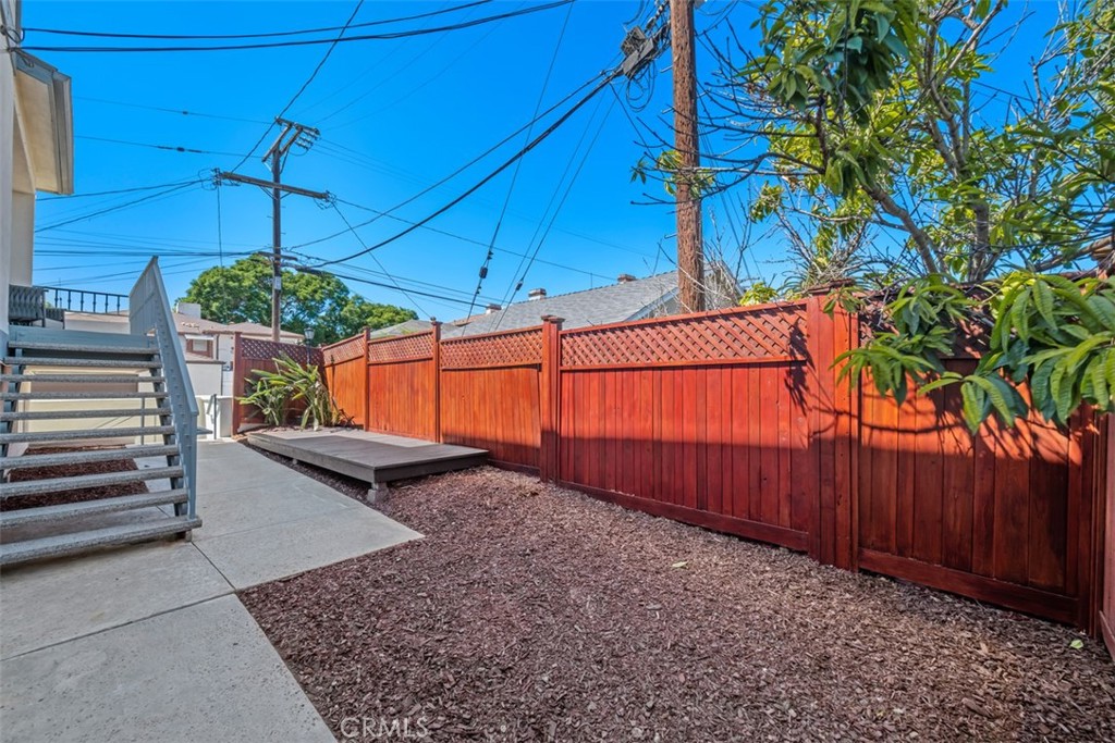 1072 W 15th Street 4