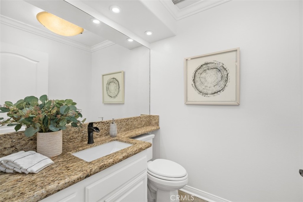 1072 W 15th Street 4