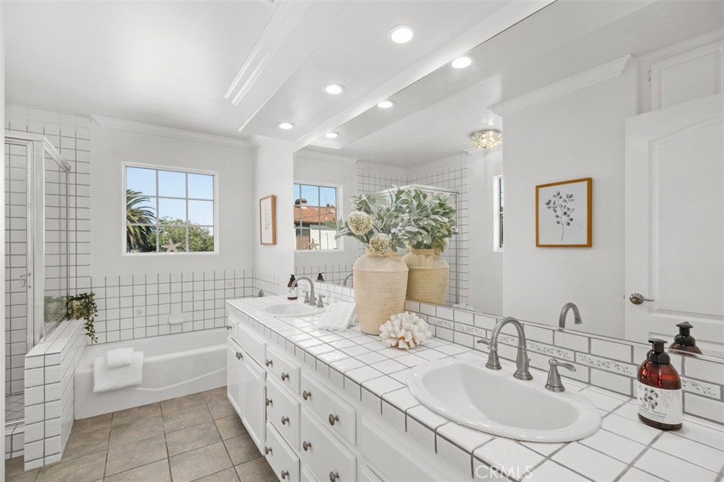 1072 W 15th Street 4