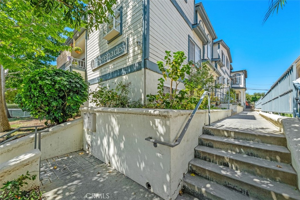 1072 W 15th Street 4