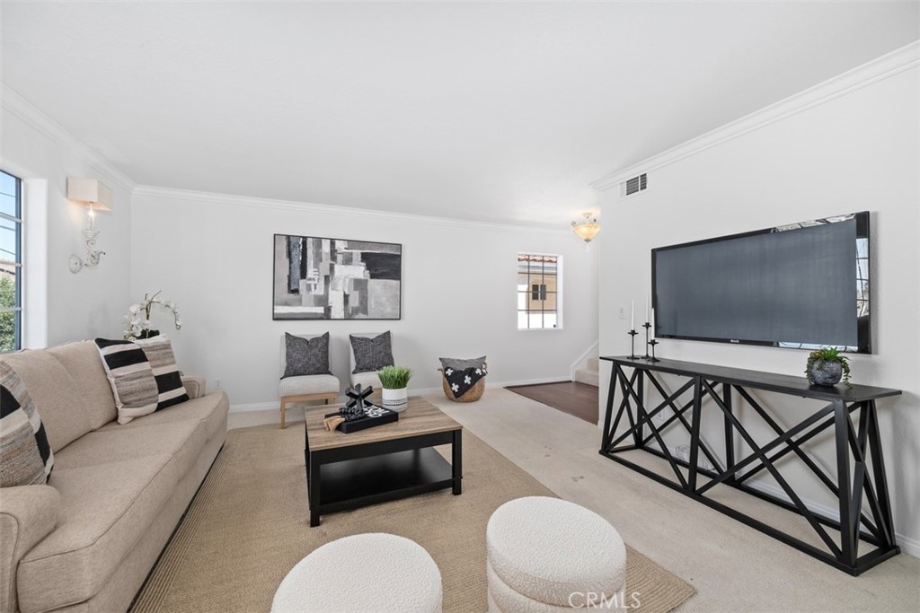 1072 W 15th Street 4