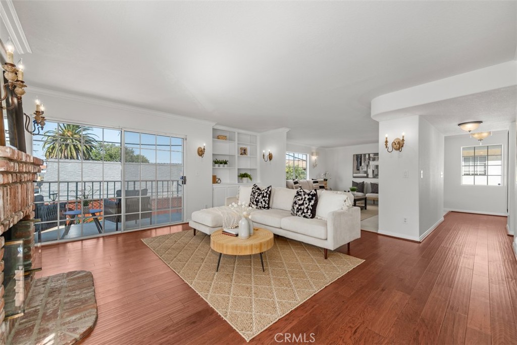 1072 W 15th Street 4