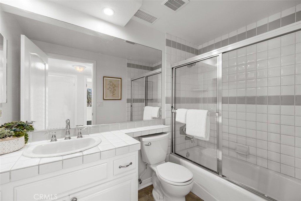 1072 W 15th Street 4