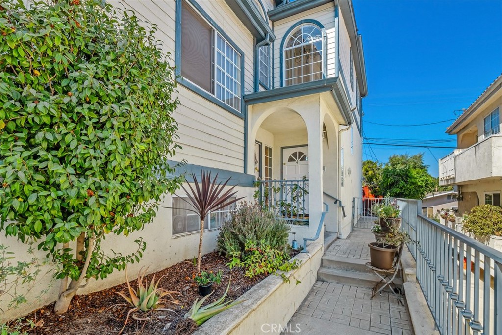 1072 W 15th Street 4