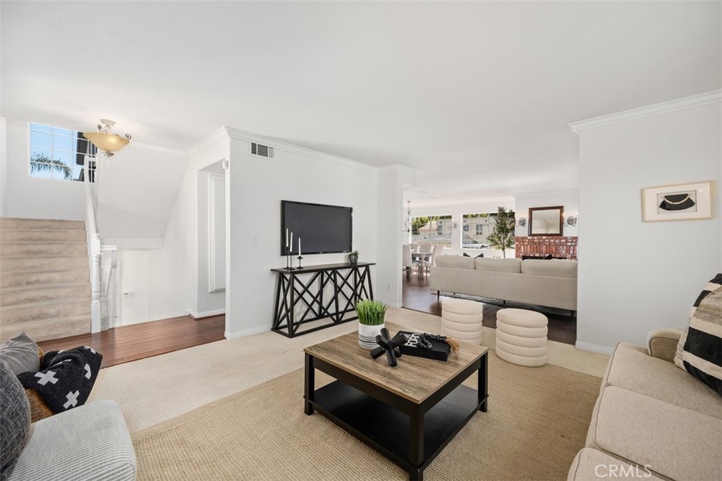 1072 W 15th Street 4