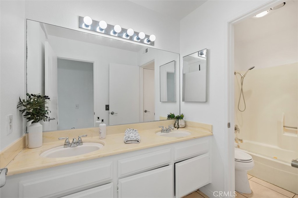 22926 Caminito Nicosia 43