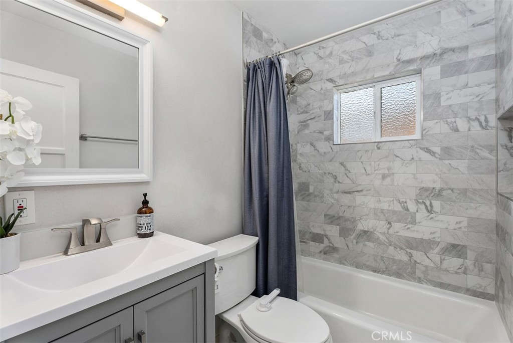 1035 W Saint Andrew Place