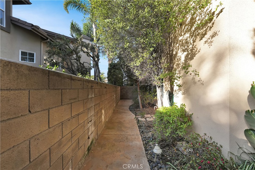 6932 Livingston Drive