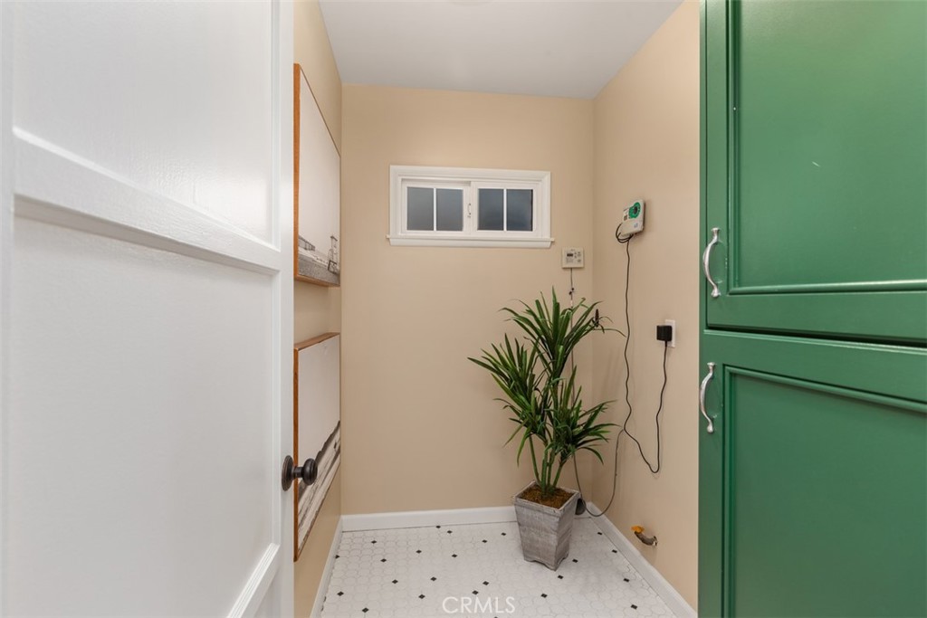 6125 Yearling Street