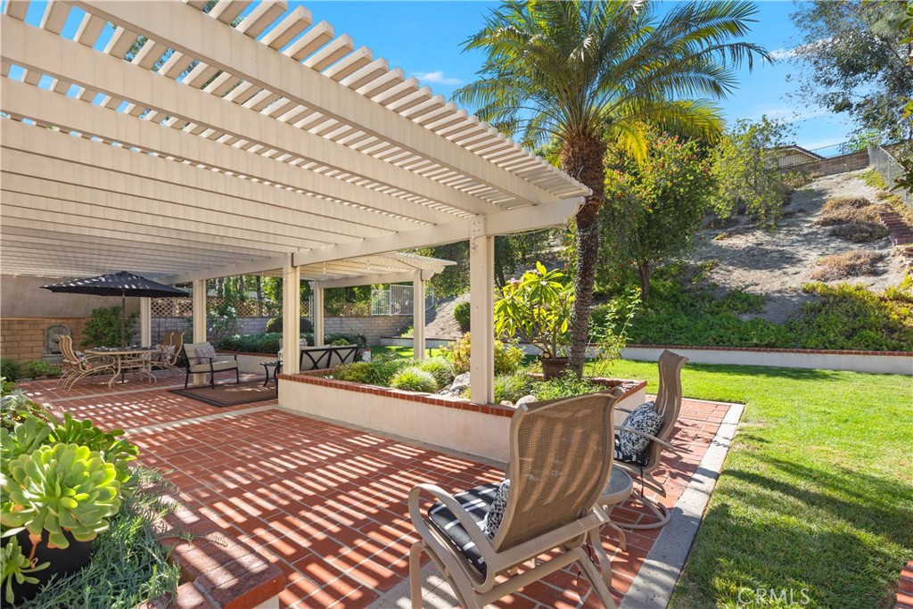 24631 Via San Fernando