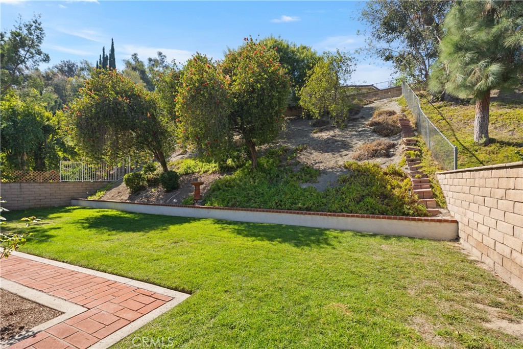 24631 Via San Fernando